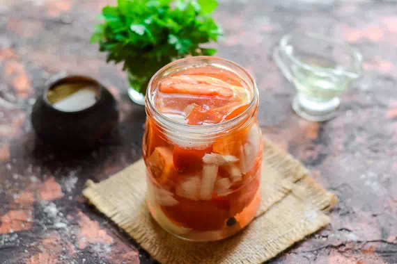 помидоры дольками с луком и маслом рецепт фото 7